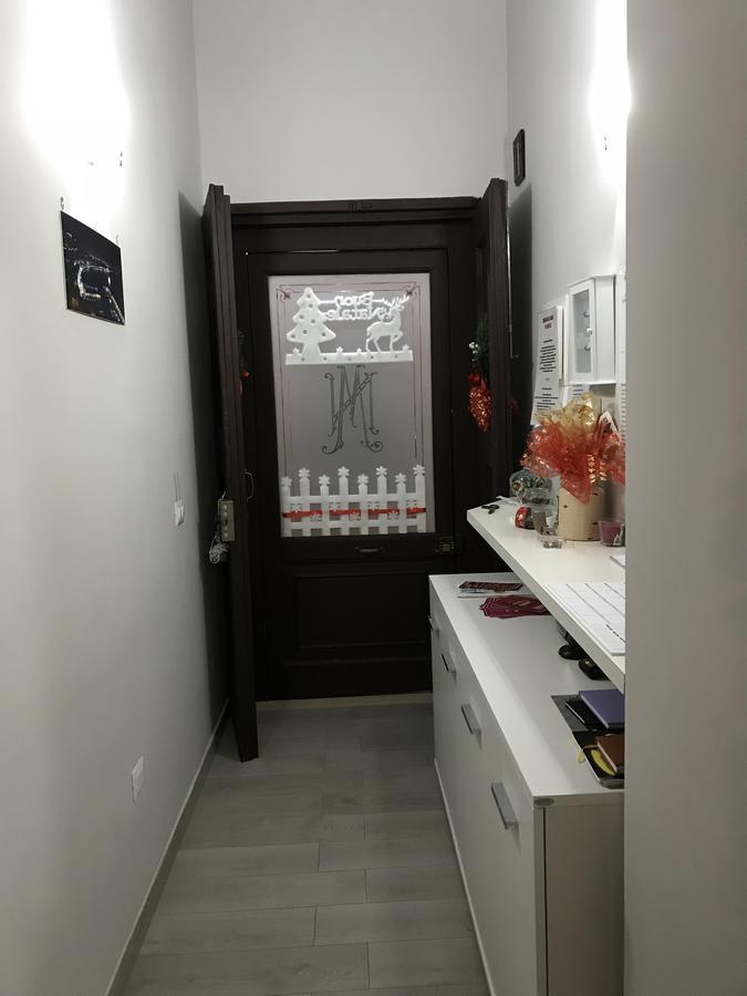 לינה וארוחת בוקר נאפולי Famigi מראה חיצוני תמונה